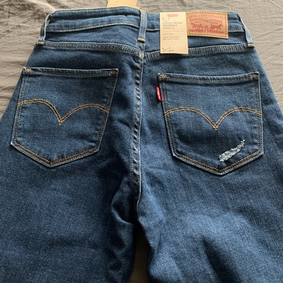 NWT Women’s Levi’s High Rise Distressed Skinny Jeans. Size 25 - Picture 12 of 12